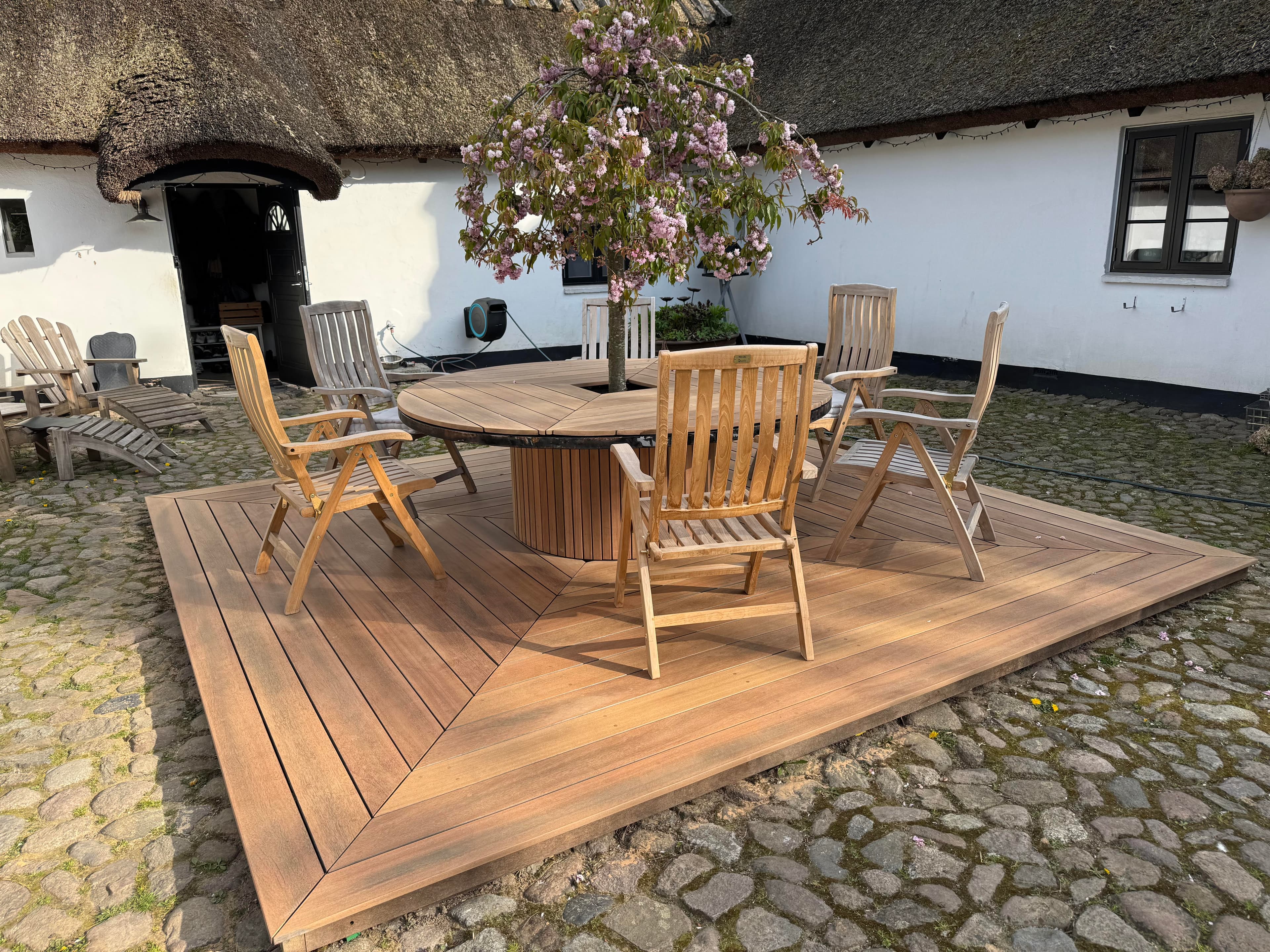 Terrasse lavet i træ